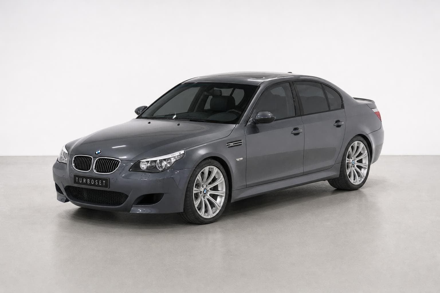 BMW M5 E60 studio render